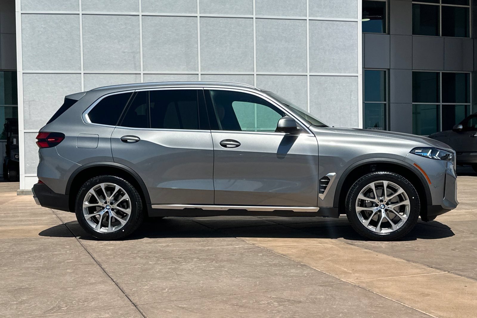 Used 2024 BMW X5 xDrive40i w/ Premium Package AWD/4WD video 3