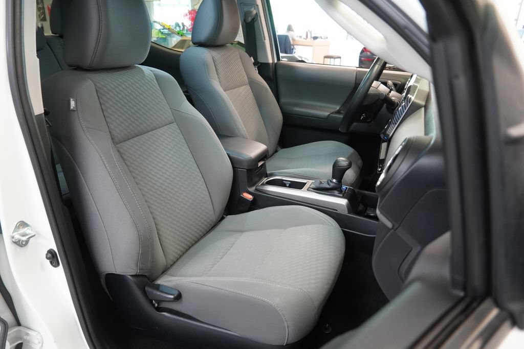 Used 2021 Toyota Tacoma SR5 AWD/4WD image 33
