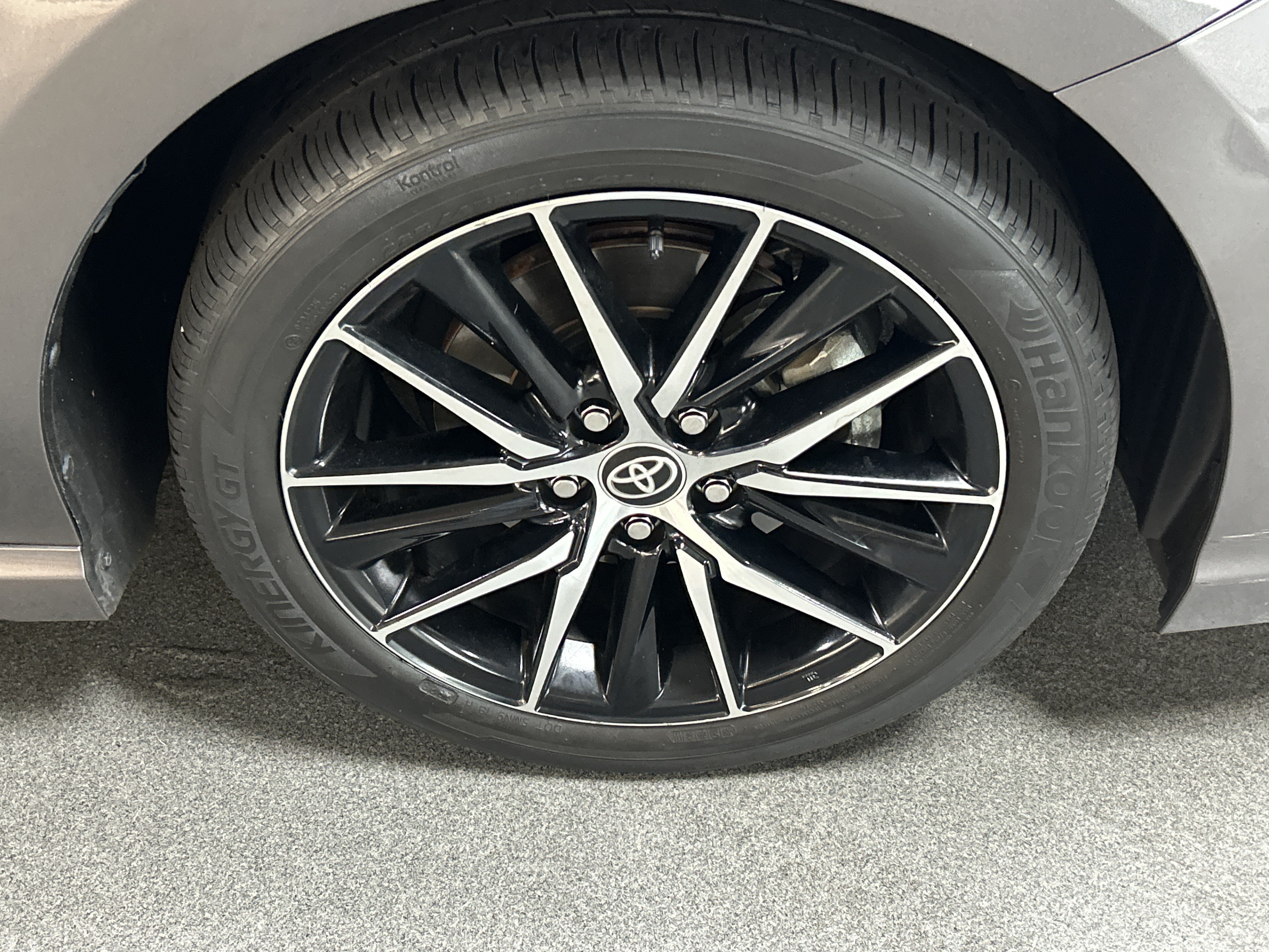 Used 2024 Toyota Camry SE w/ Cold Weather Package FWD image 13