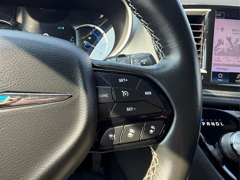 Used 2021 Chrysler Pacifica Touring w/ Uconnect Theater Family Group image 55