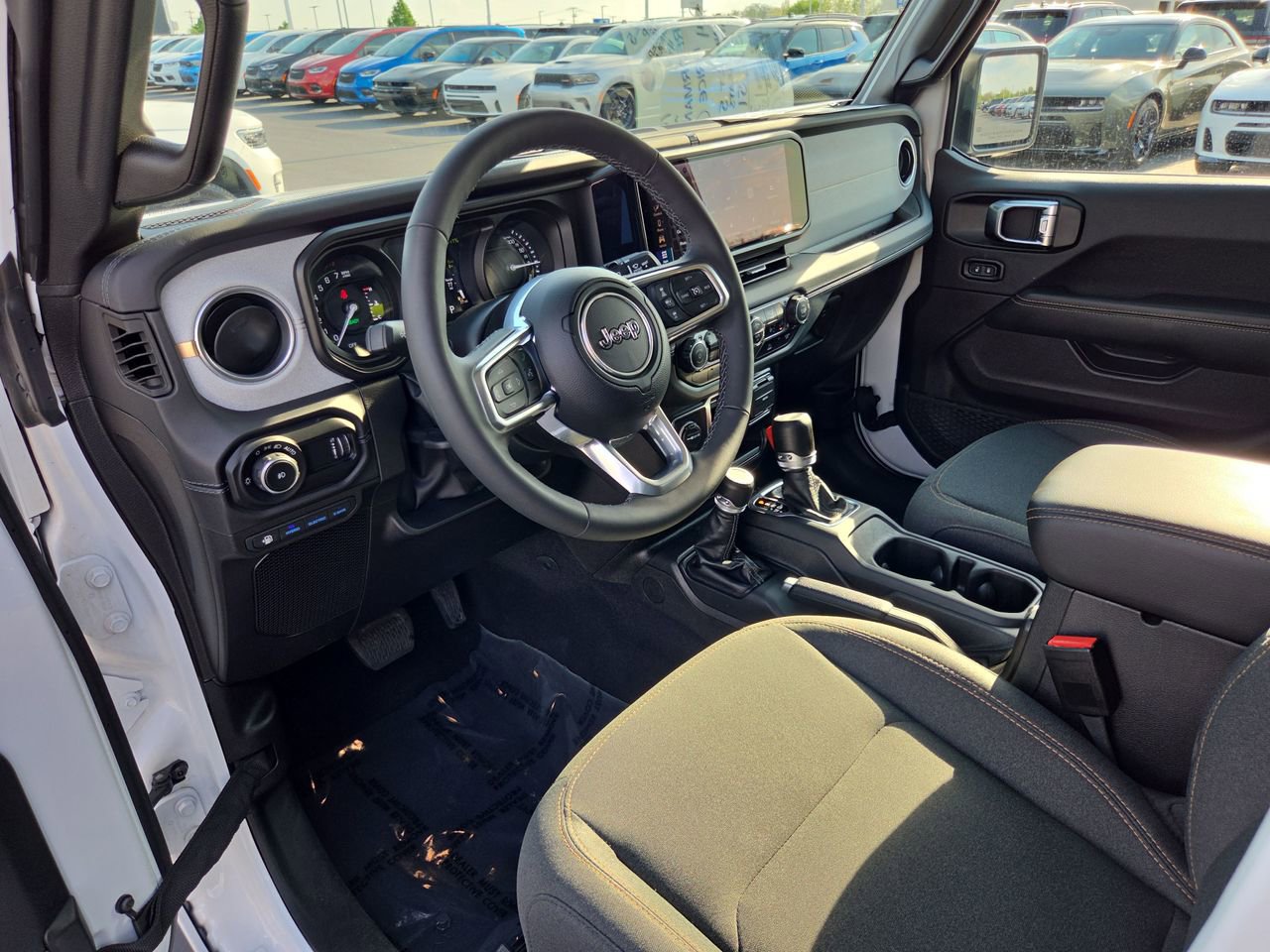 Used 2025 Jeep Wrangler Unlimited Sahara AWD/4WD image 18