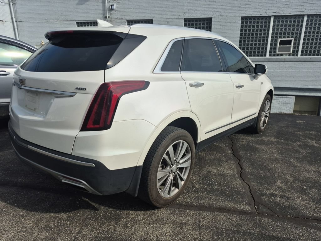 Used 2022 Cadillac XT5 Premium Luxury w/ LPO, Floor Liner Package AWD/4WD image 7