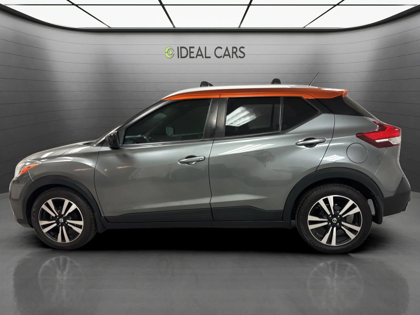 Used 2020 Nissan Kicks SV w/ Exterior Package FWD image 2