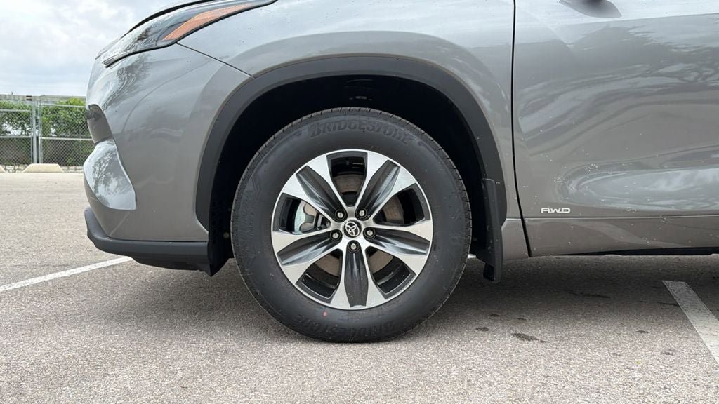 New 2026 Toyota Highlander XLE AWD/4WD image 12