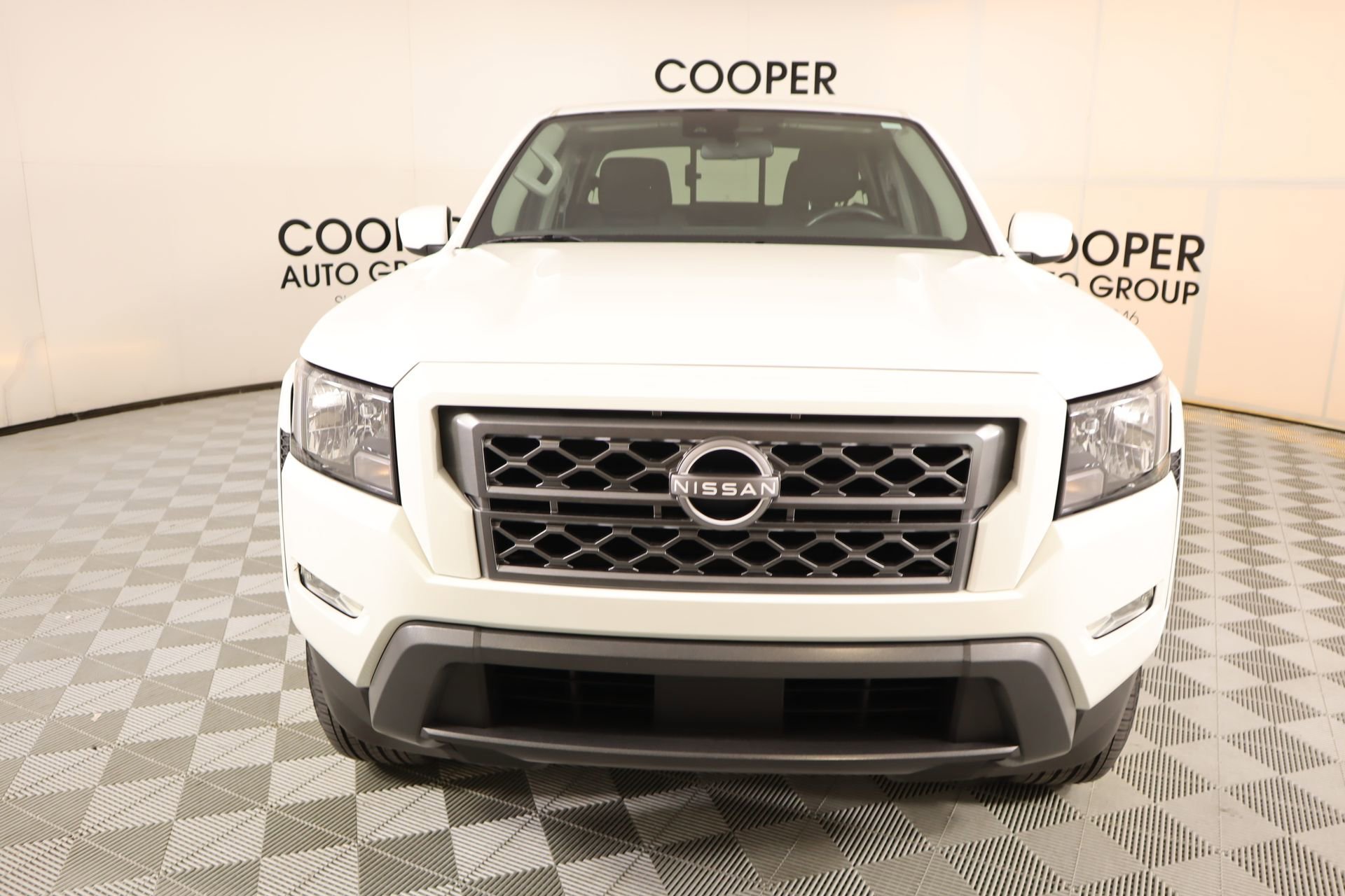 Used 2024 Nissan Frontier SV w/ SV Convenience Package image 9