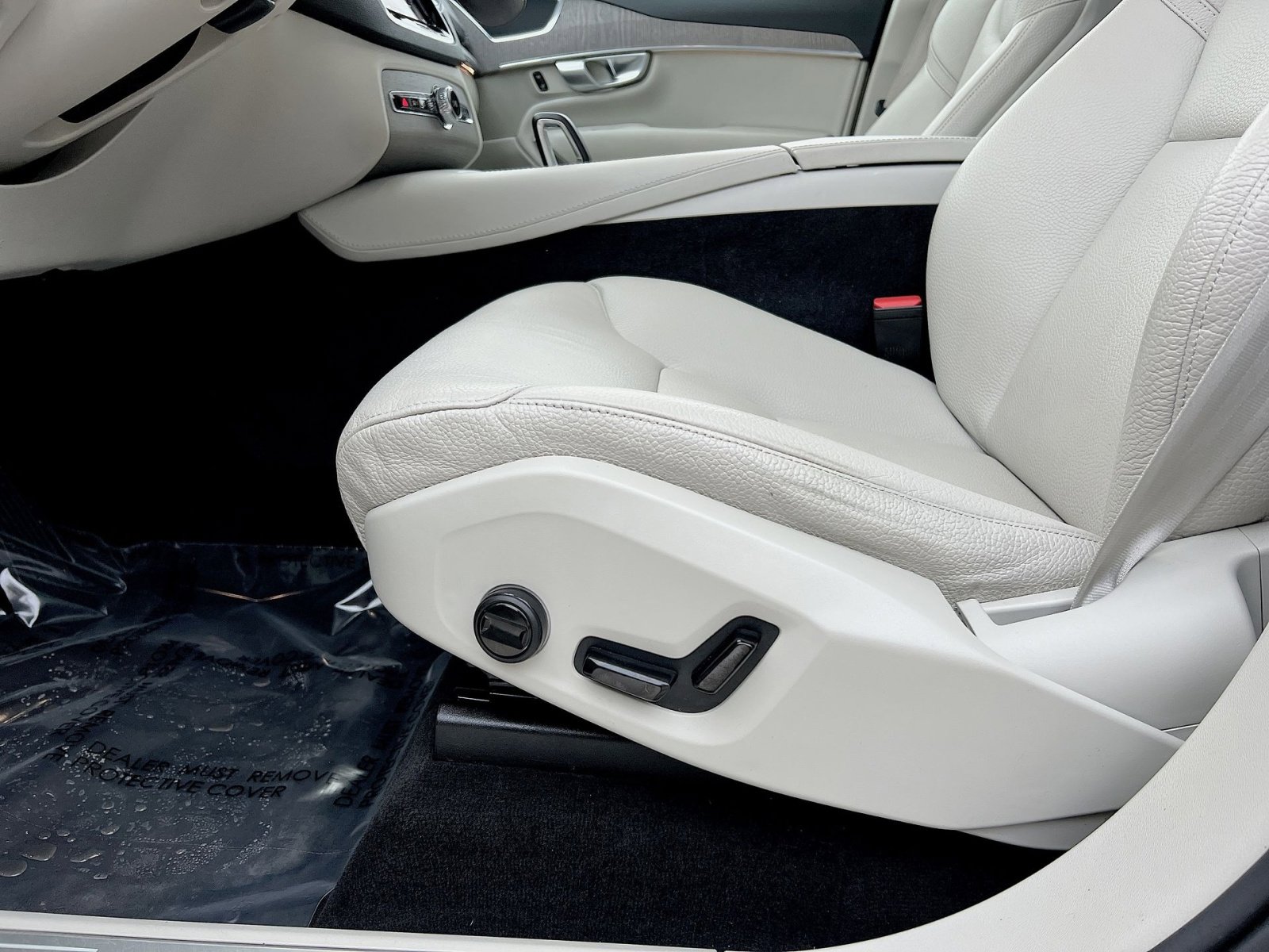 Certified 2023 Volvo XC90 B6 Plus w/ Protection Package Premier image 14