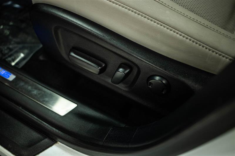 Used 2022 Lexus RX 450h AWD w/ Premium Package image 16