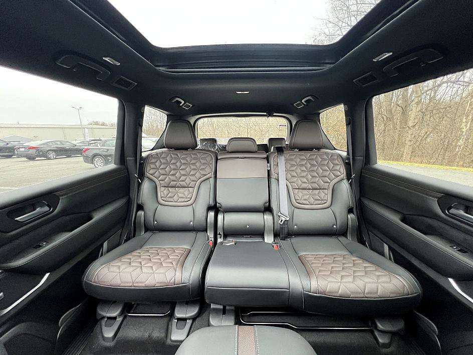 New 2025 Nissan Armada Platinum Reserve image 19