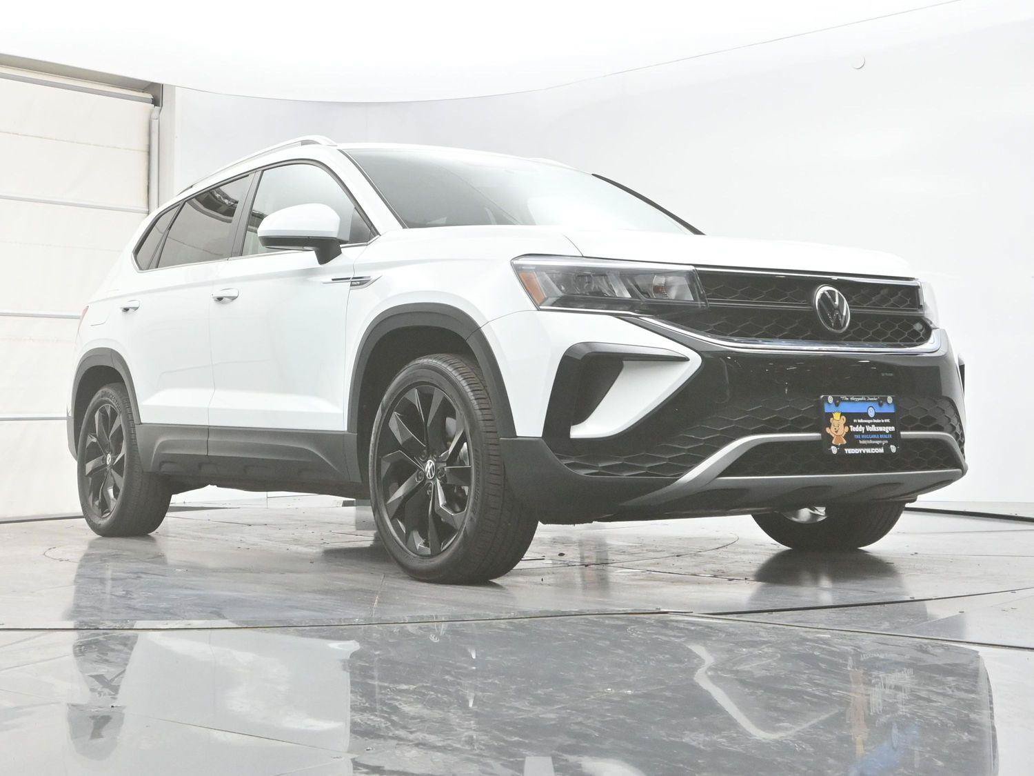 Certified 2022 Volkswagen Taos SE w/ Panoramic Sunroof Package FWD image 30