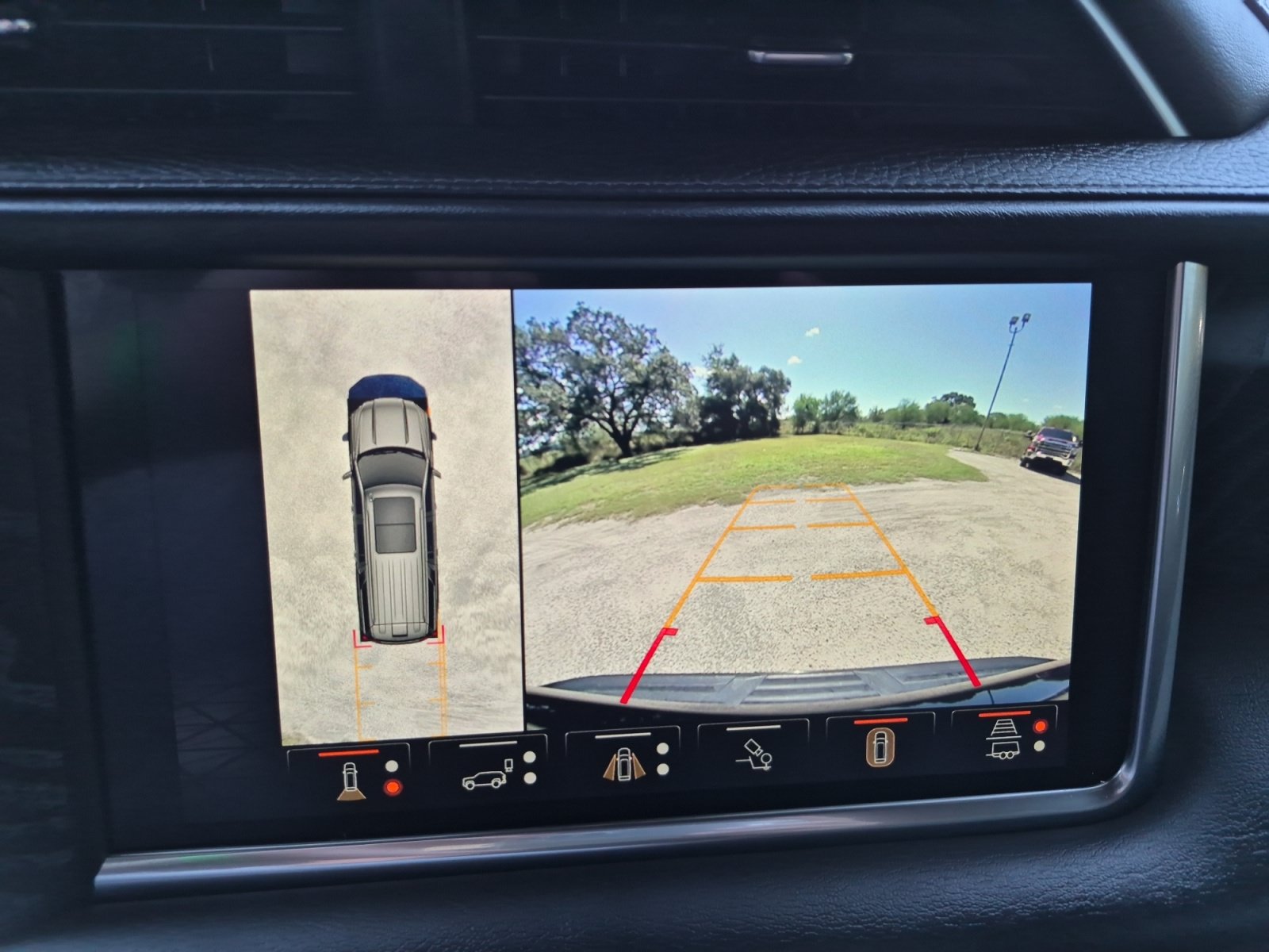 Used 2024 GMC Yukon XL Denali w/ Advanced Technology Package RWD image 15