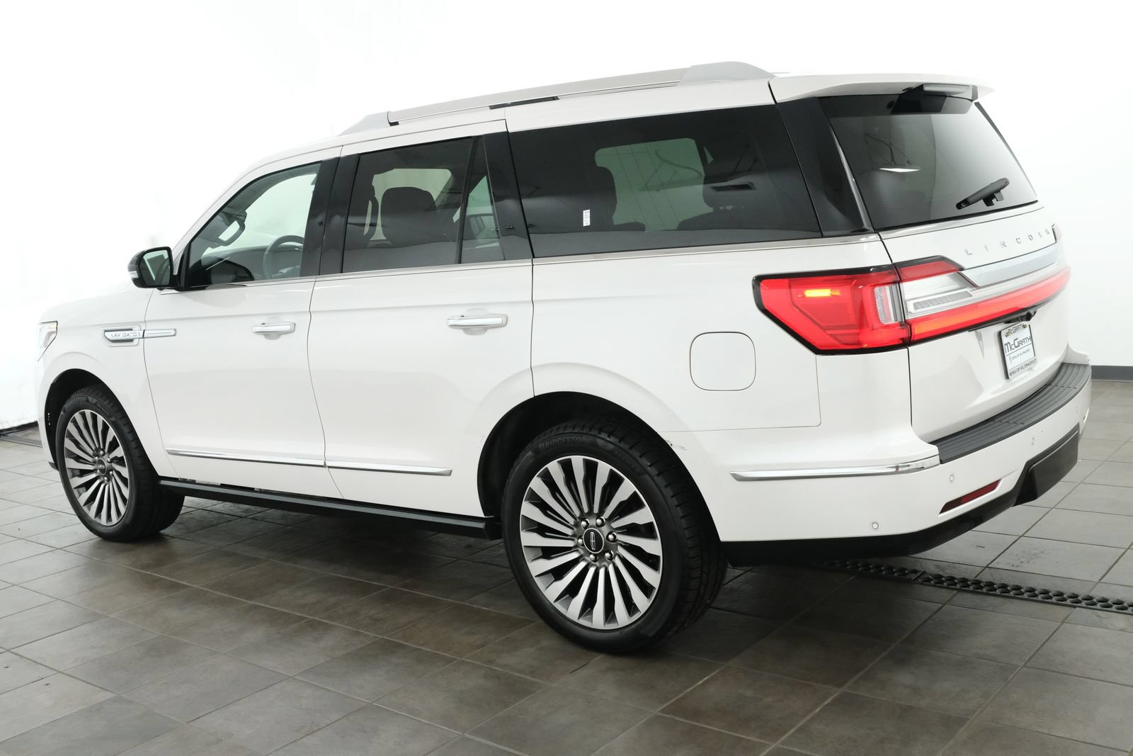 Used 2018 Lincoln Navigator Reserve w/ Technology Package AWD/4WD image 4