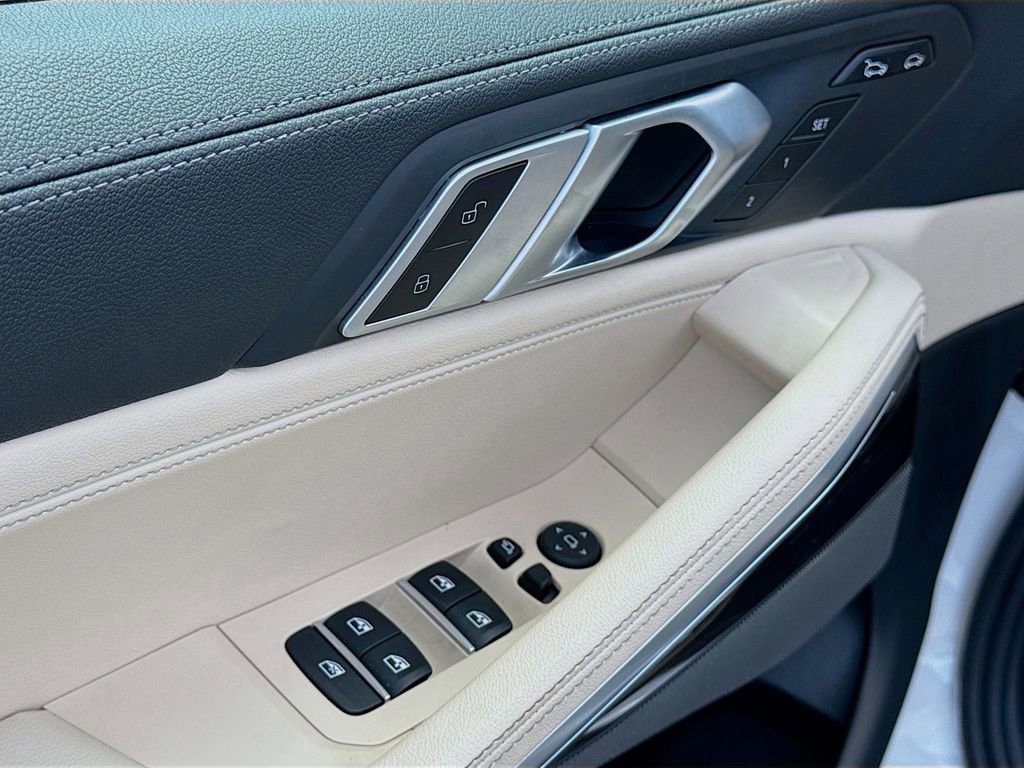 Used 2021 BMW X6 sDrive40i w/ Premium Package image 23