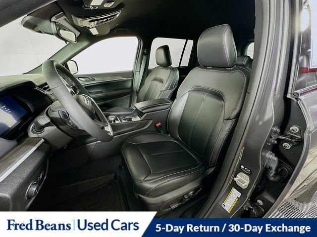 Used 2024 Jeep Grand Cherokee Limited w/ Black Appearance Package image 22