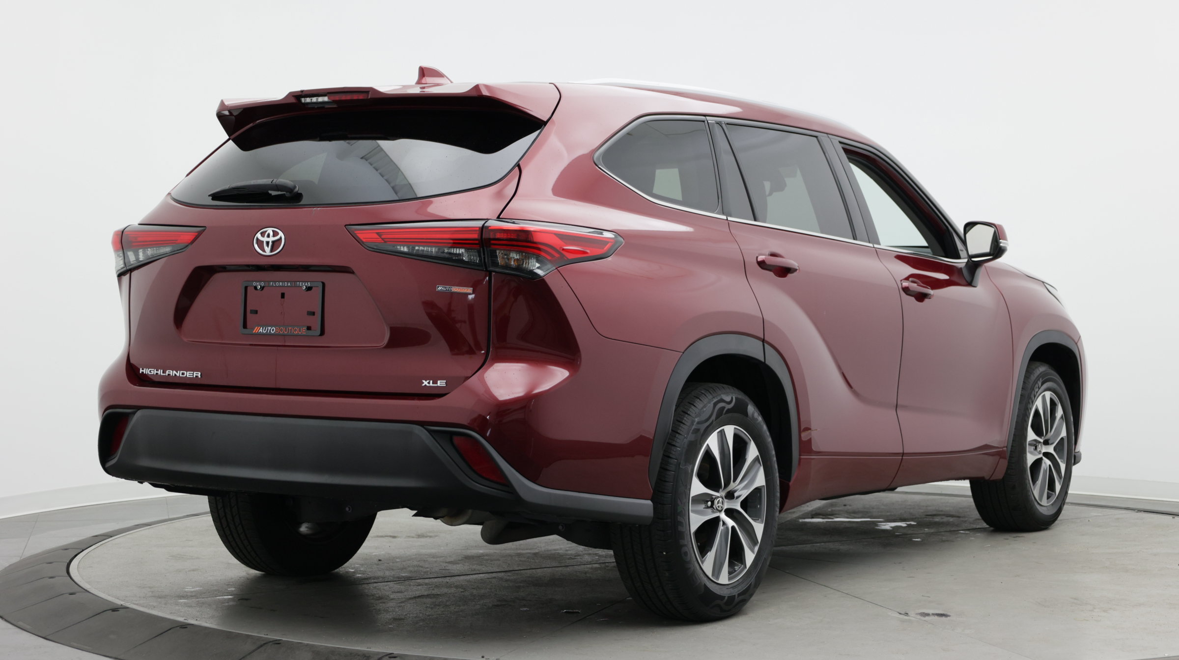 Used 2022 Toyota Highlander XLE FWD image 8