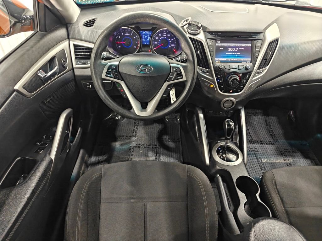 Used 2016 Hyundai Veloster image 4