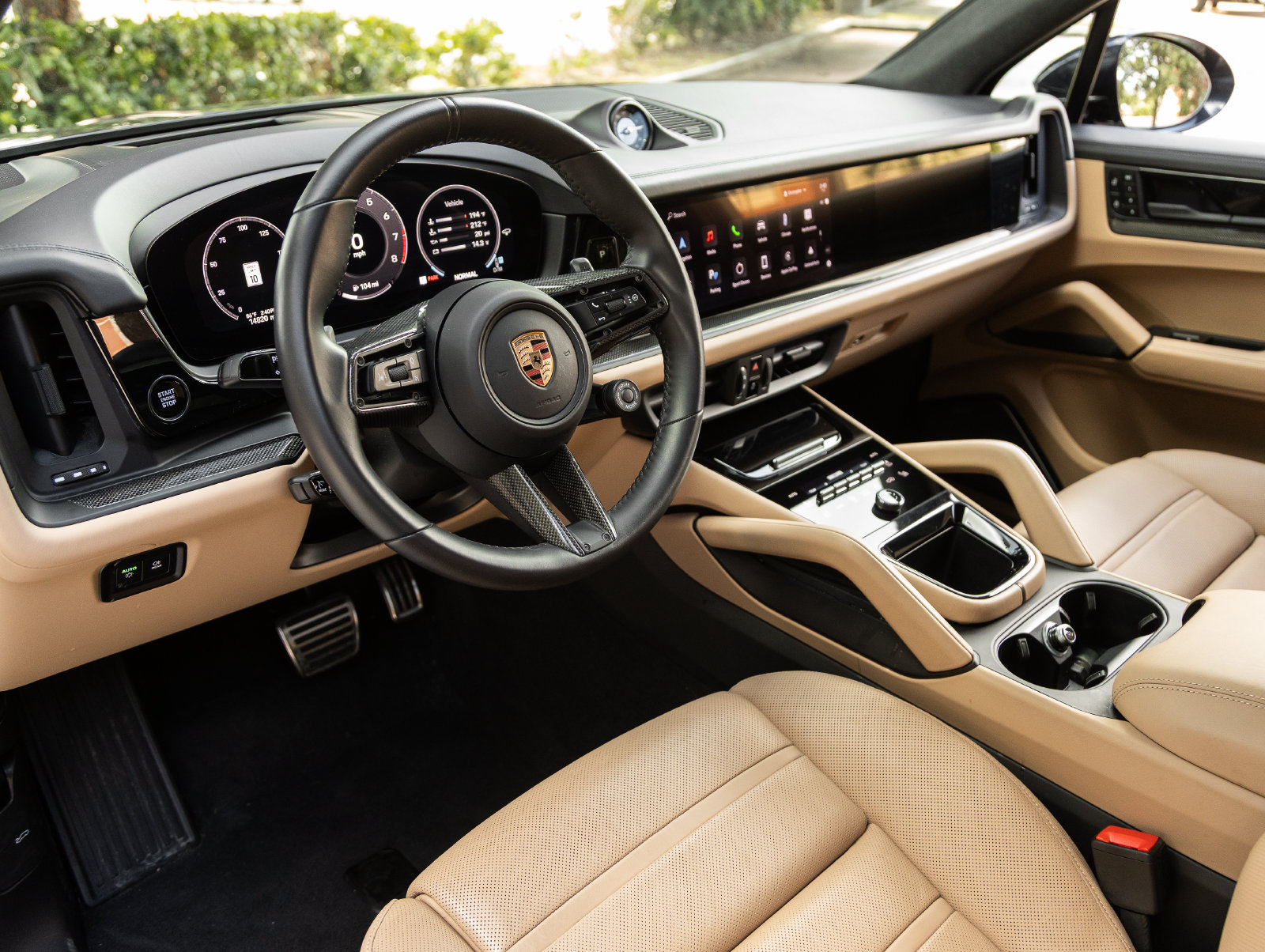 Certified 2025 Porsche Cayenne GTS AWD/4WD image 4