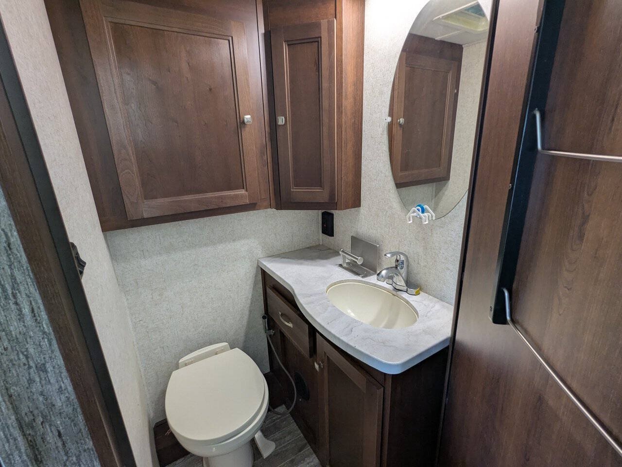 Used 2018 Ford E-450 and Econoline 450 Super Duty w/ Motorhome Prep Package RWD image 30
