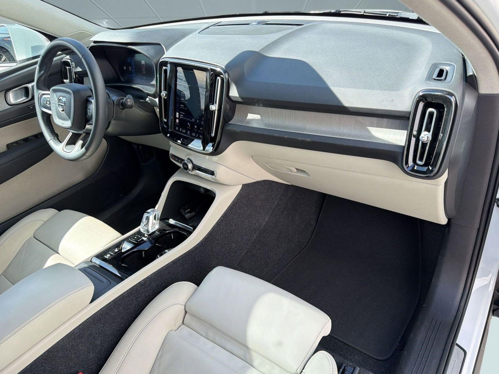 Used 2023 Volvo XC40 B5 Plus w/ Protection Package Premier image 31