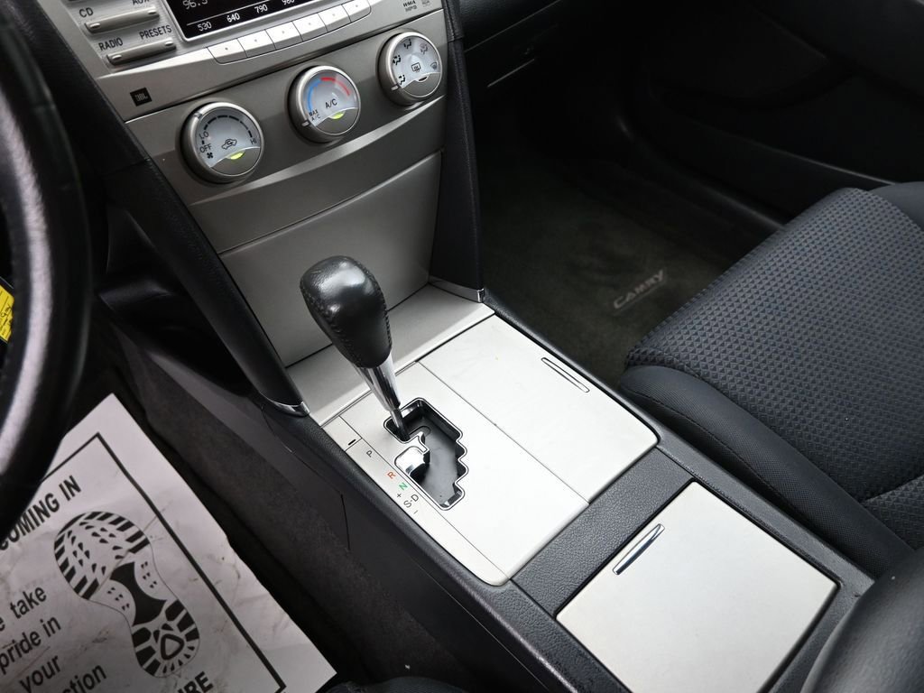 Used 2010 Toyota Camry SE image 18