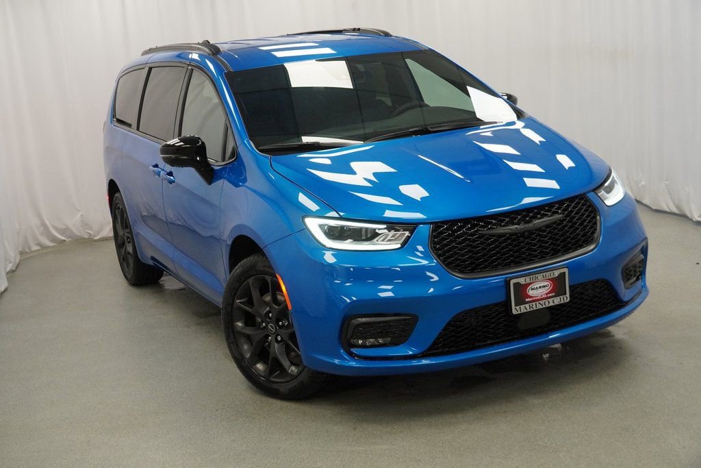 New 2026 Chrysler Pacifica Select w/ S Appearance Package image 8