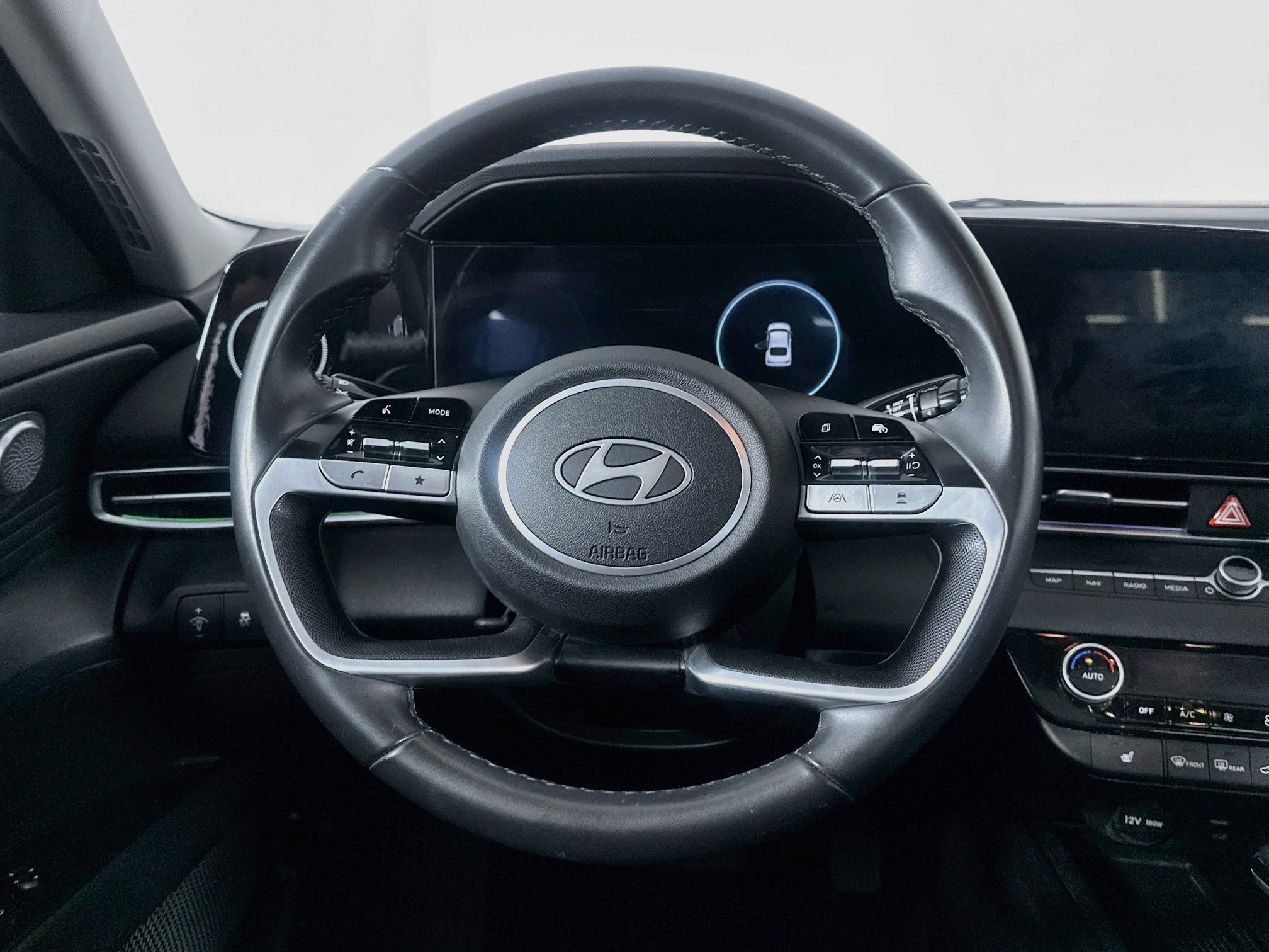 Used 2025 Hyundai Elantra Limited FWD image 18