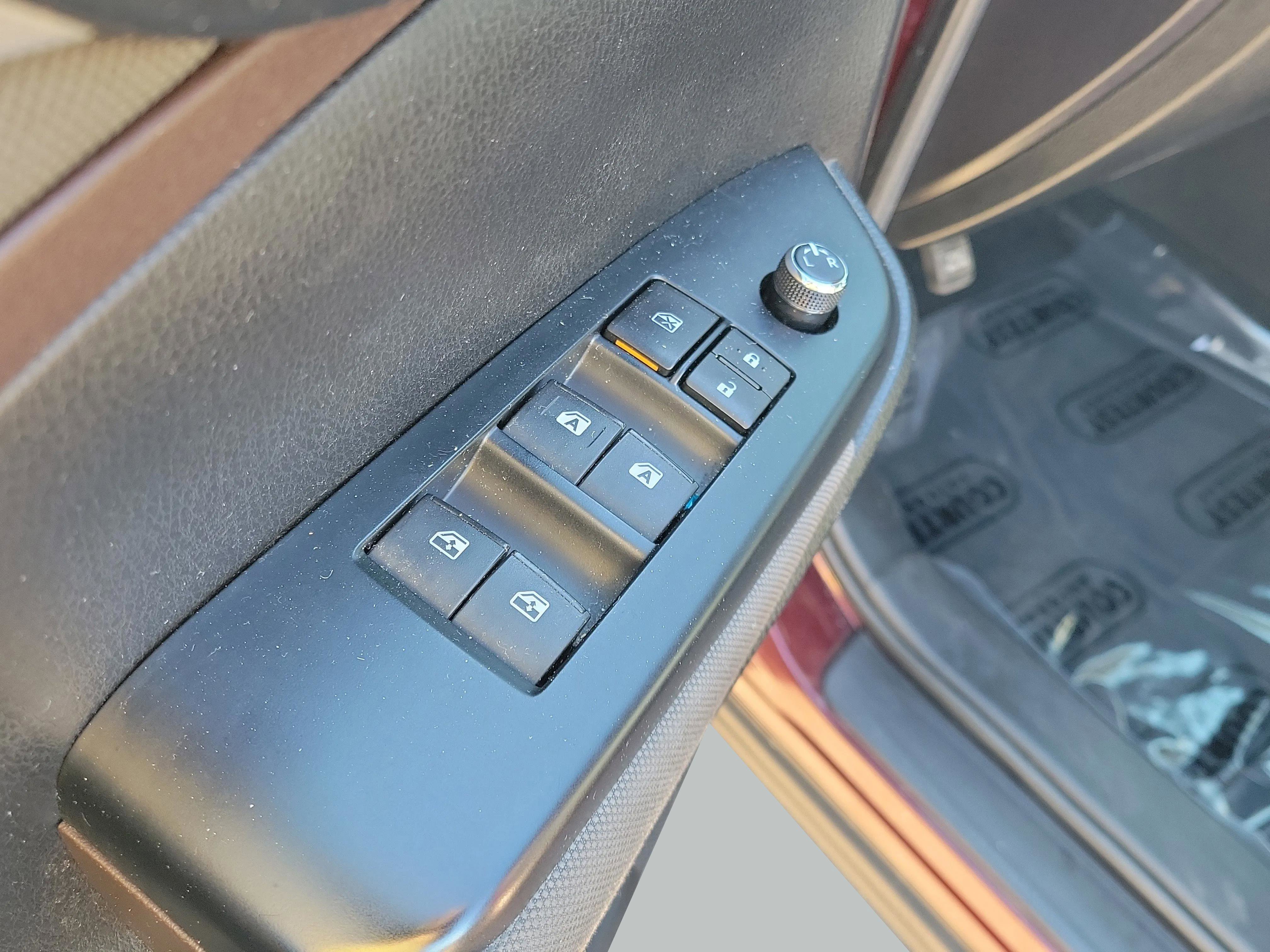 Used 2019 Toyota Highlander LE image 28