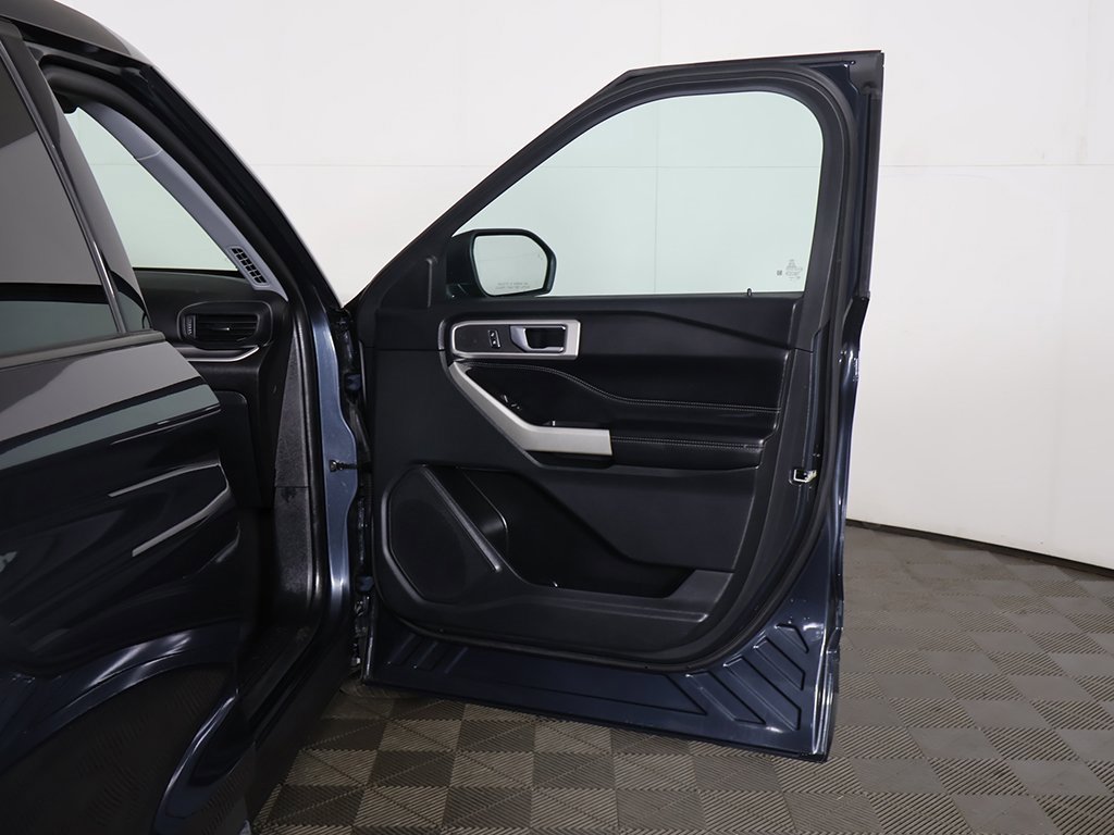 Used 2022 Ford Explorer XLT image 19