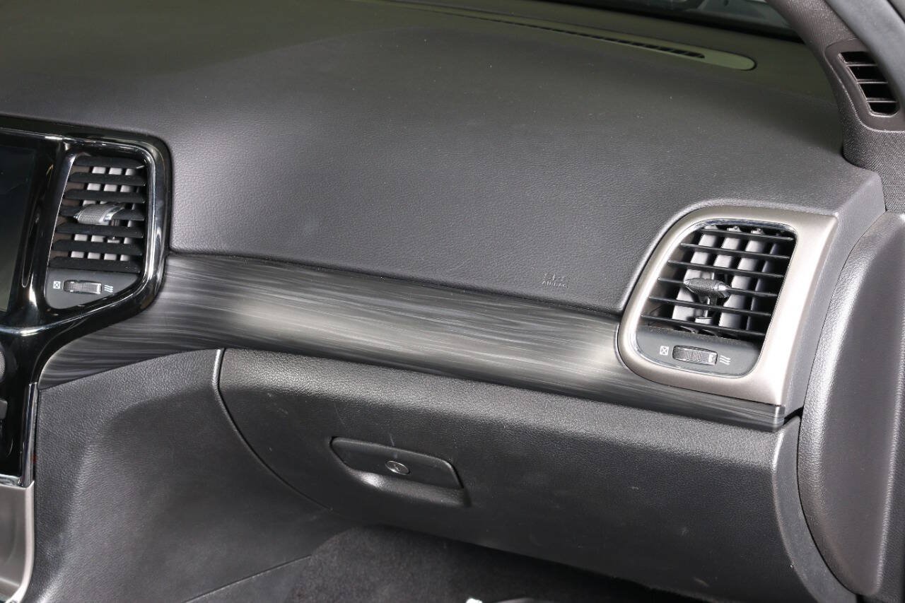 Used 2020 Jeep Grand Cherokee Altitude RWD image 36