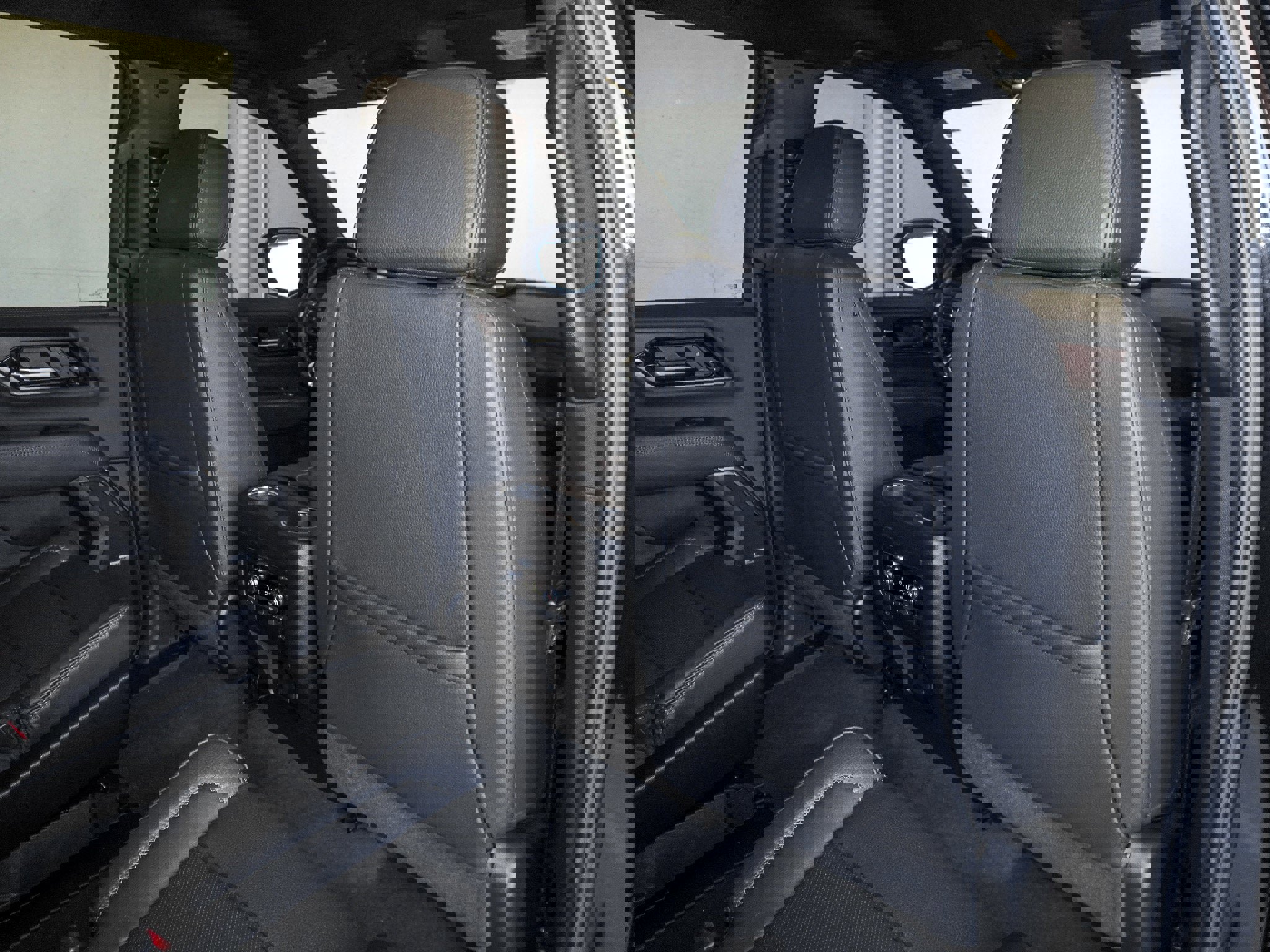 Used 2025 GMC Yukon Denali image 43