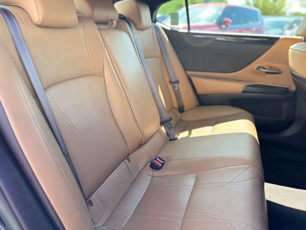 Used 2019 Lexus ES 350 Luxury w/ Accessory Package 2 FWD image 17