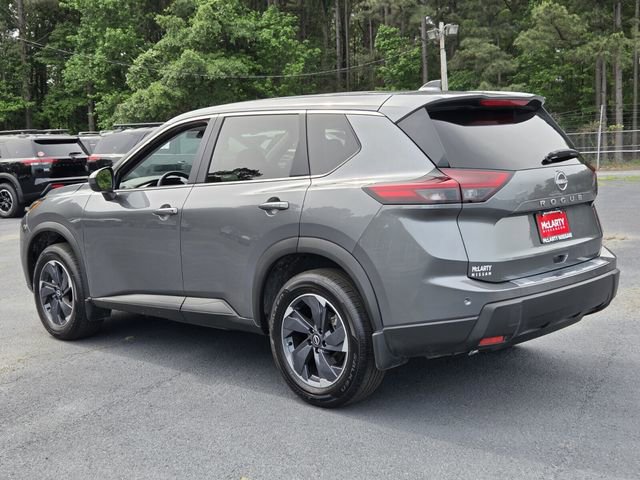 Used 2025 Nissan Rogue SV FWD image 3