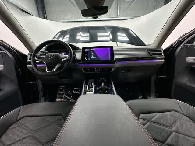 Used 2025 Volkswagen Atlas Peak Edition SE AWD/4WD image 20