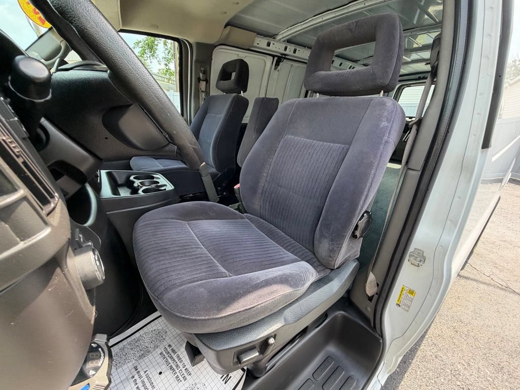 Used 2014 Chevrolet Express 2500 Extended RWD image 5