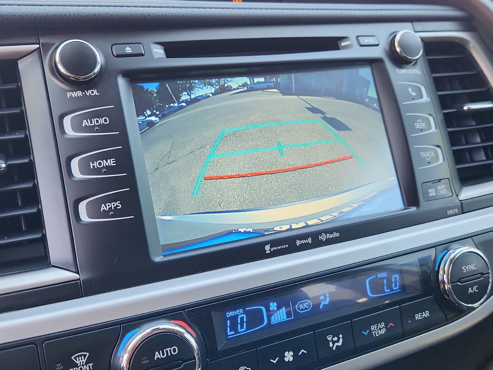 Used 2018 Toyota Highlander XLE AWD/4WD image 25