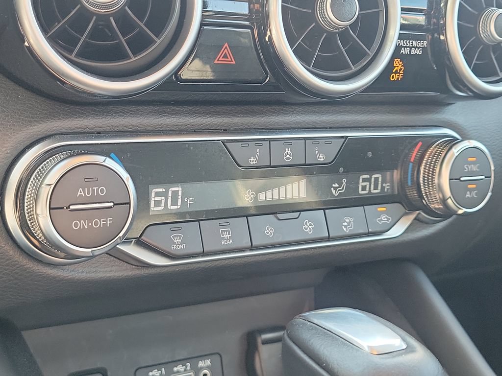 Used 2024 Nissan Sentra SR w/ SR Premium Package FWD image 31