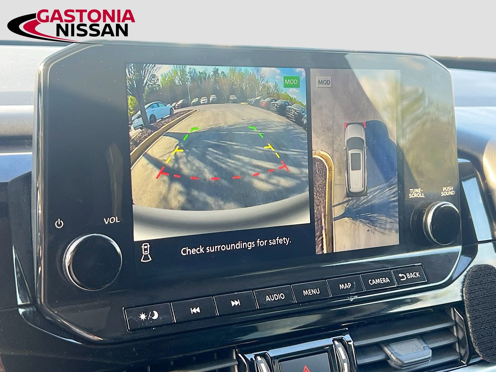 Used 2025 Nissan Pathfinder SL image 18