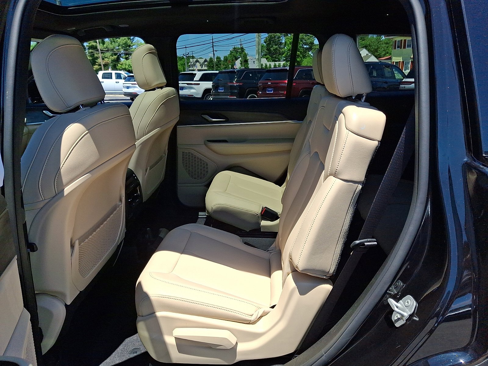Used 2025 Jeep Grand Cherokee L Limited AWD/4WD image 10