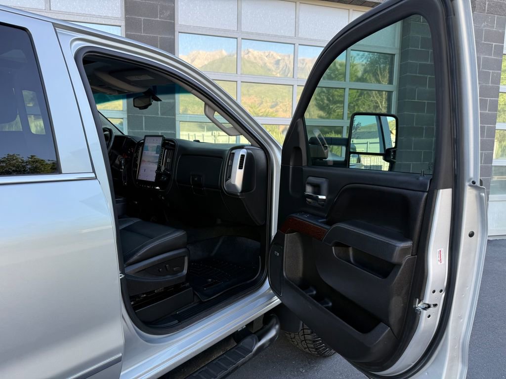 Used 2015 GMC Sierra 2500 SLT w/ Duramax Plus Package AWD/4WD image 43