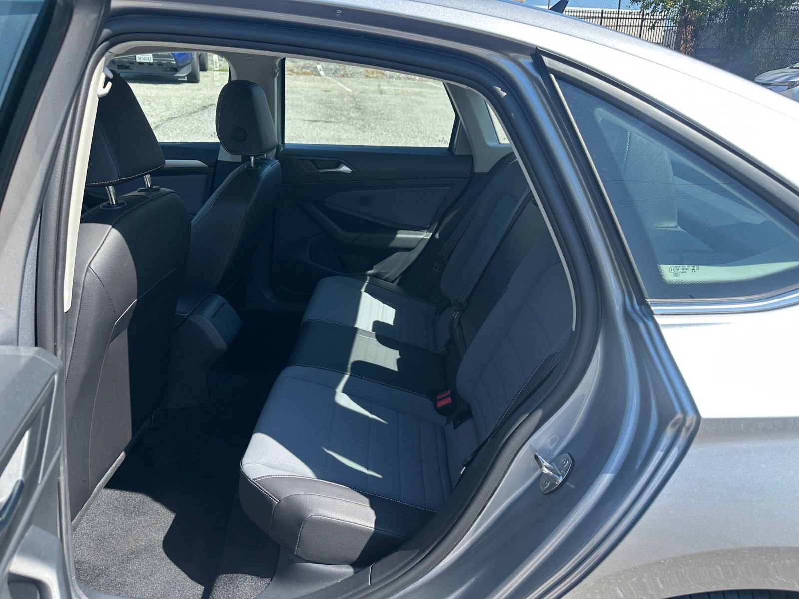 Used 2025 Volkswagen Jetta SE image 24