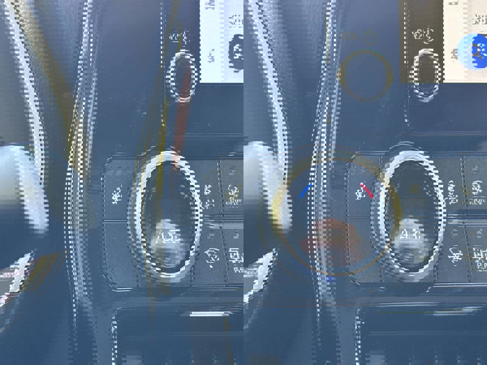 Used 2023 Toyota Highlander XLE image 21