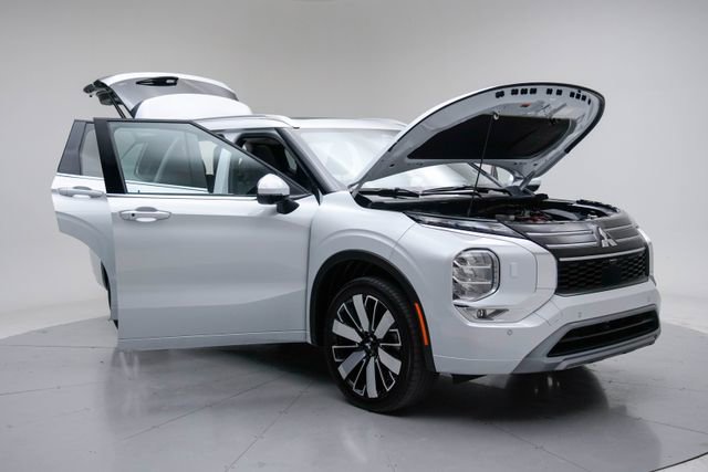 Used 2025 Mitsubishi Outlander SEL image 15
