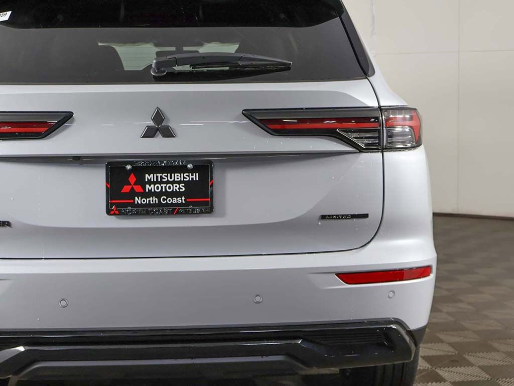 New 2026 Mitsubishi Outlander LE FWD image 16