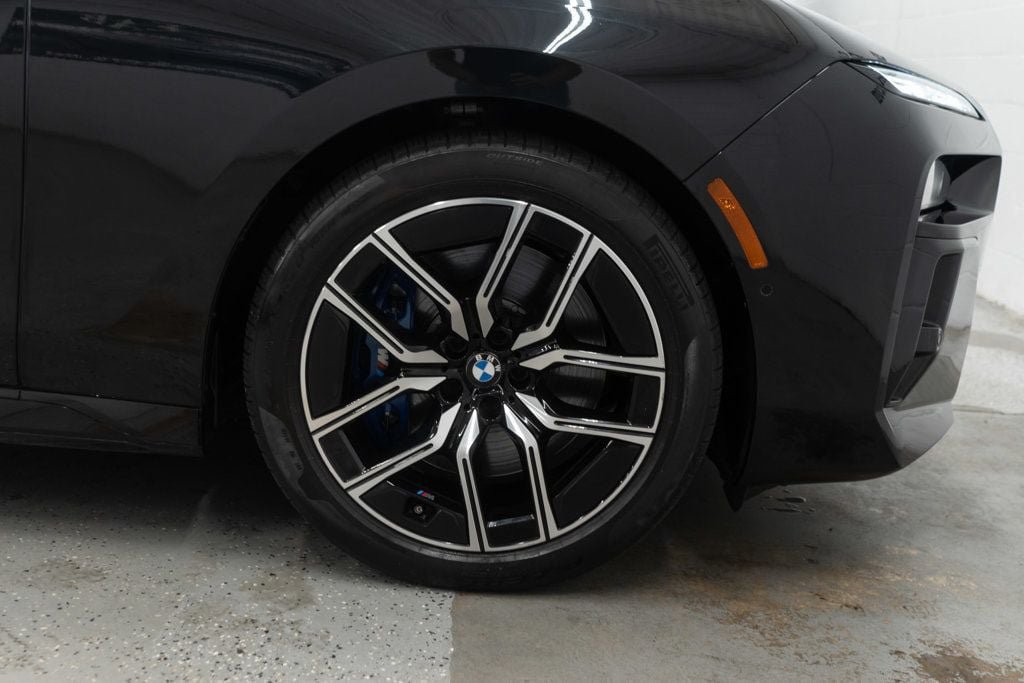 Used 2023 BMW 760i xDrive w/ Executive Package AWD/4WD image 48