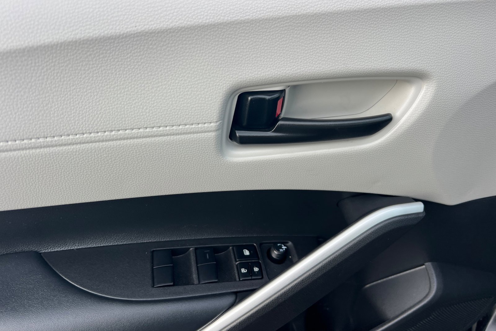 Certified 2025 Toyota Corolla Cross L image 8