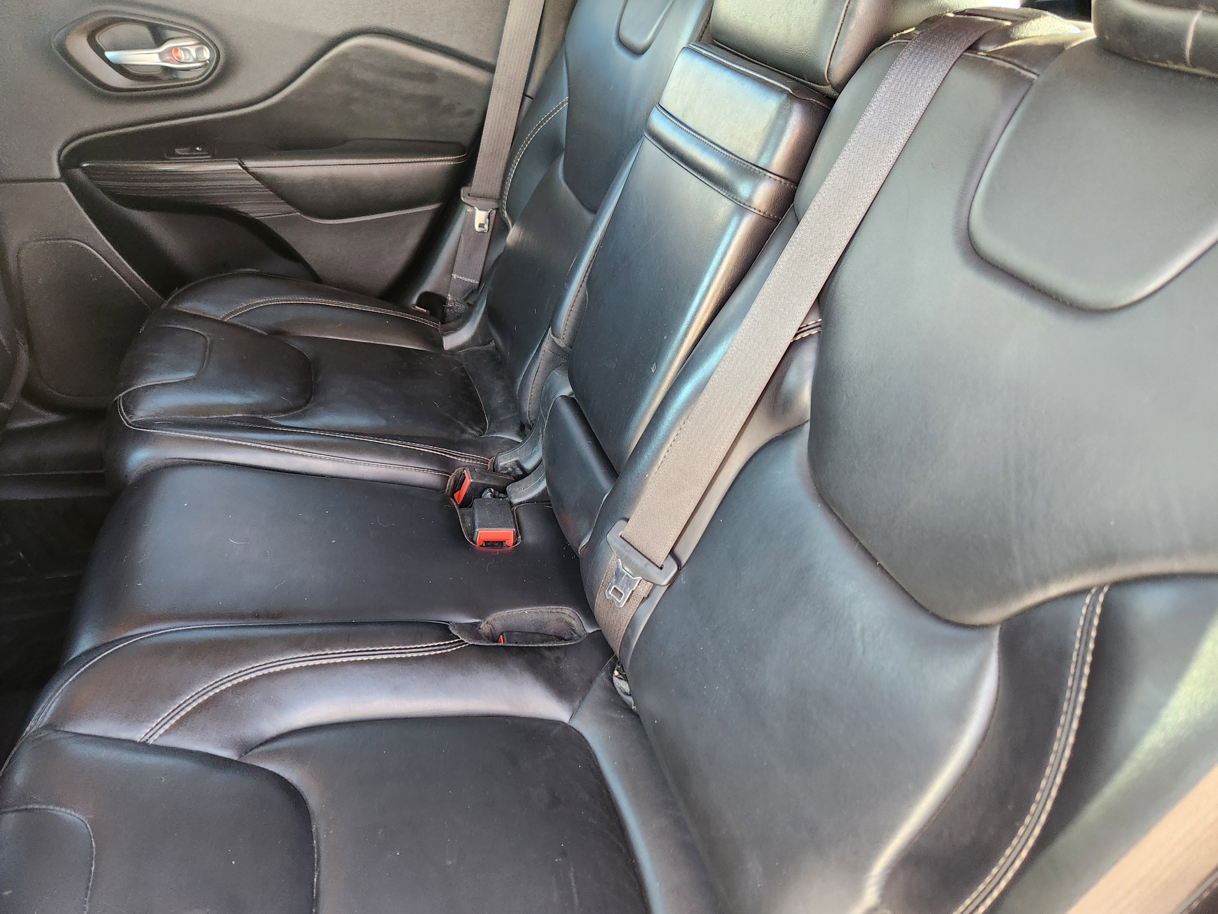 Used 2016 Jeep Cherokee Limited w/ Luxury Group image 20