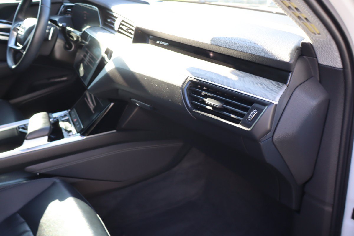 Used 2021 Audi e-tron Premium w/ Convenience Plus Package AWD/4WD image 20