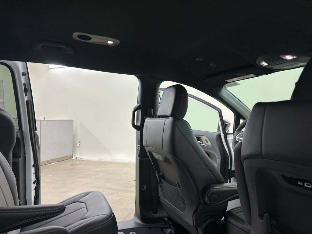 New 2027 Chrysler Pacifica Select FWD image 22