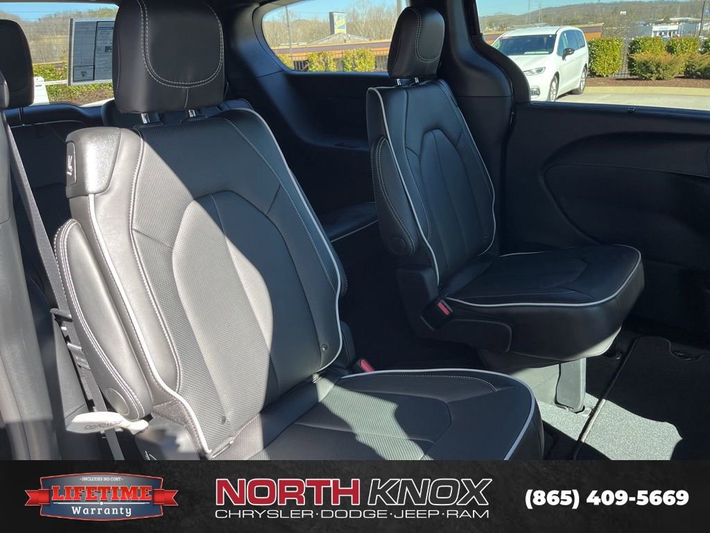 New 2026 Chrysler Pacifica Limited image 24