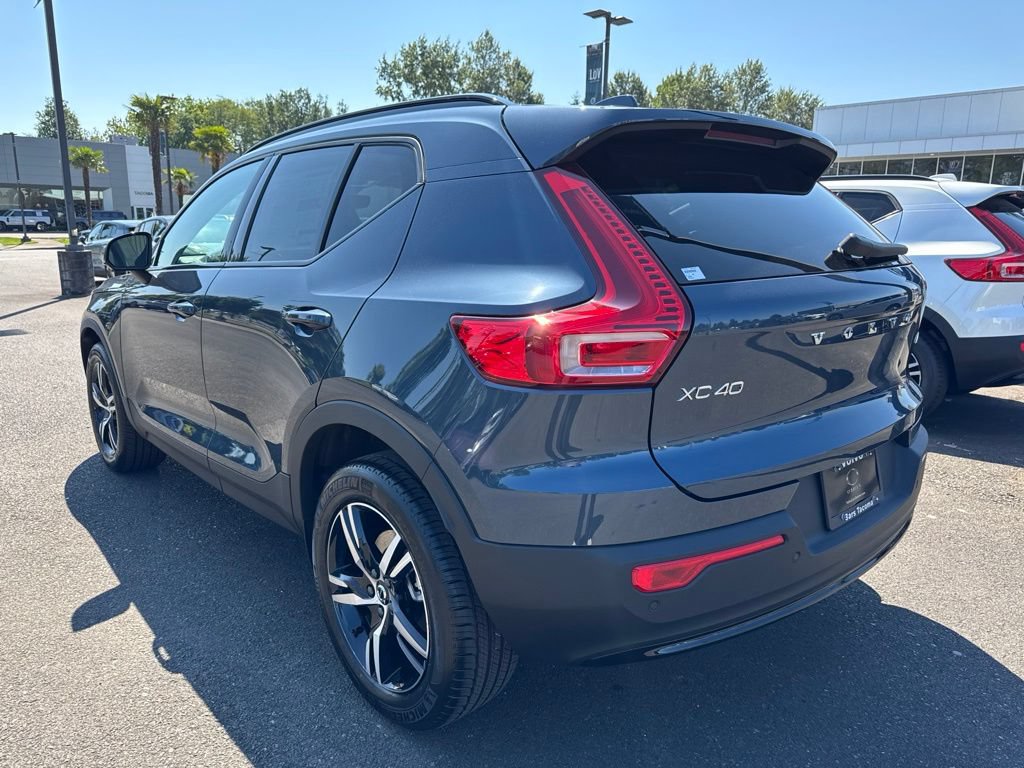 New 2026 Volvo XC40 B5 Core w/ Climate Package AWD/4WD image 3