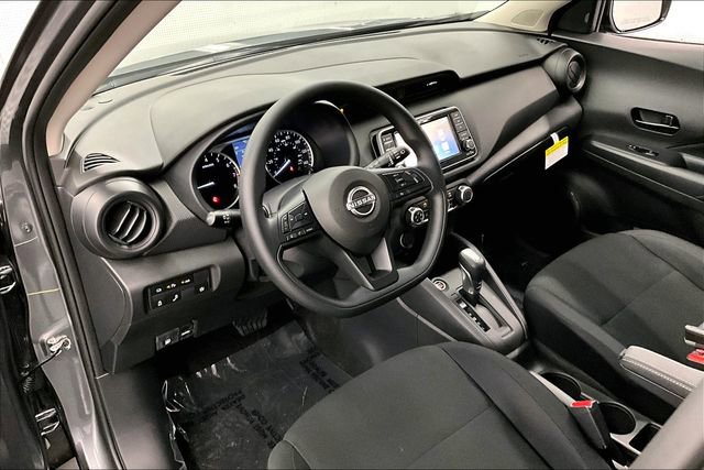 New 2025 Nissan Kicks Play S image 7